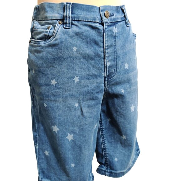 D&Co Denim & Co 12 Star Print Jean Shorts Mid Wash Blue Denim Pull On Stretch - Picture 2 of 8